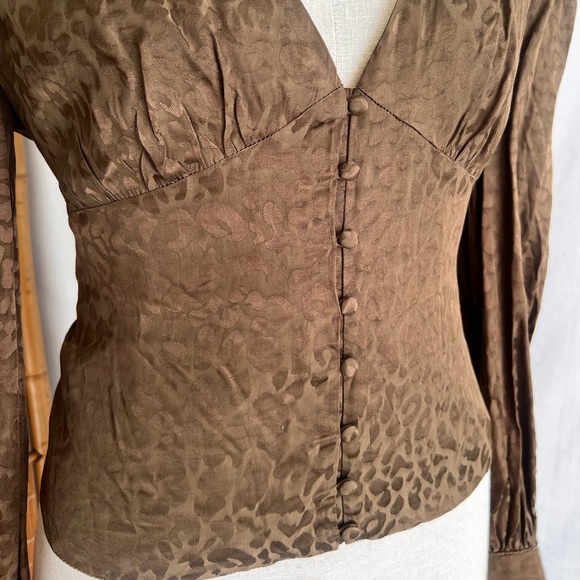 Green leopard button down blouse - Picture 3 of 8